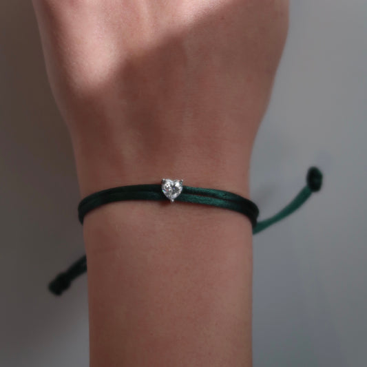 צמיד משובץ מויסנייט בחיתוך לב 0.8 קראט